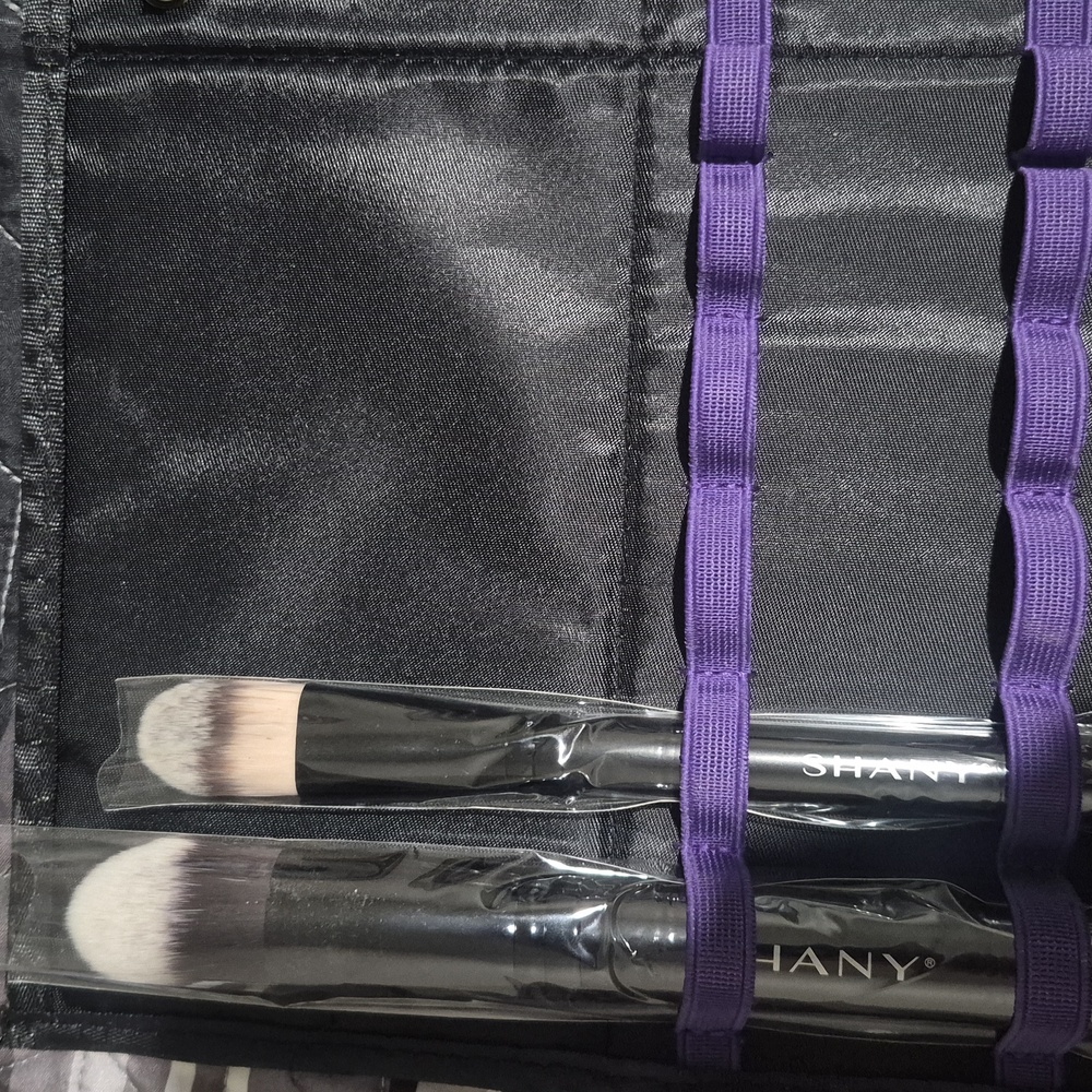 SHANY Makeup Brush Set - Black and Purple *missing 5 Brushes* - Picture 3 of 6